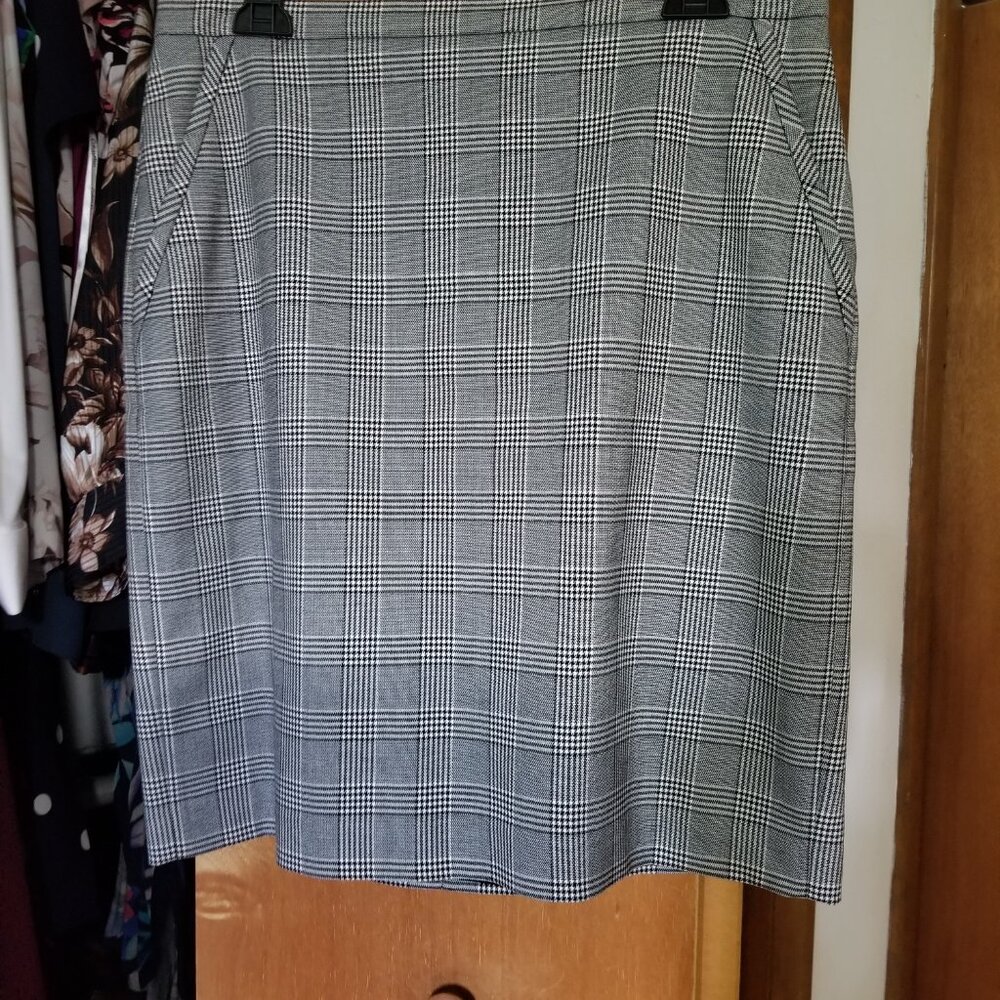 Executive Collection Plaid Jacket With Skirt - image 4
